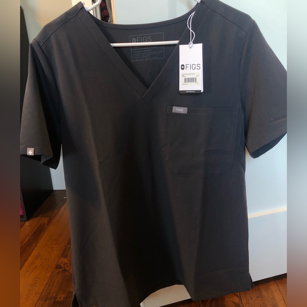FIGS Caterina One Pocket Top